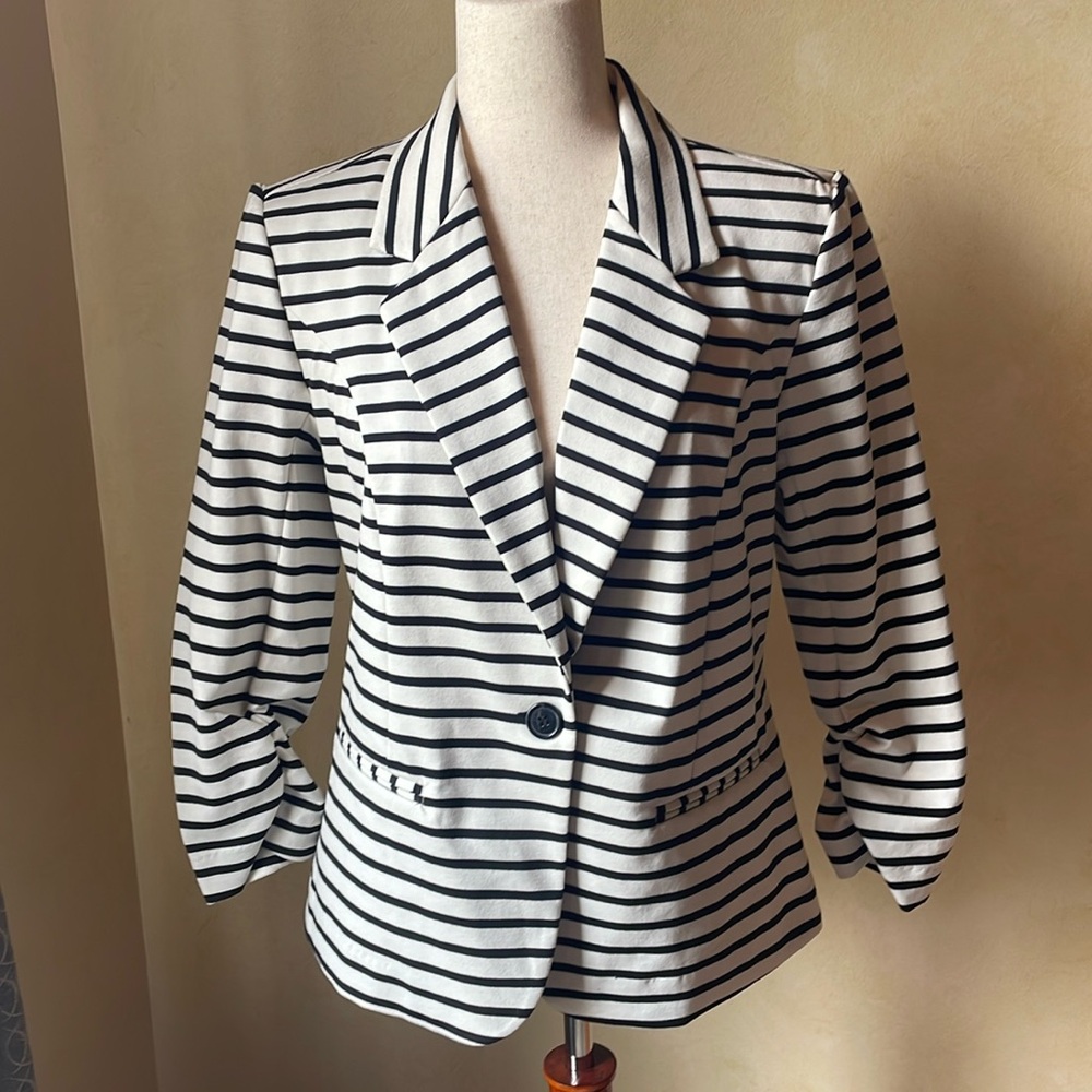 Women’s White & Black Striped Blazer